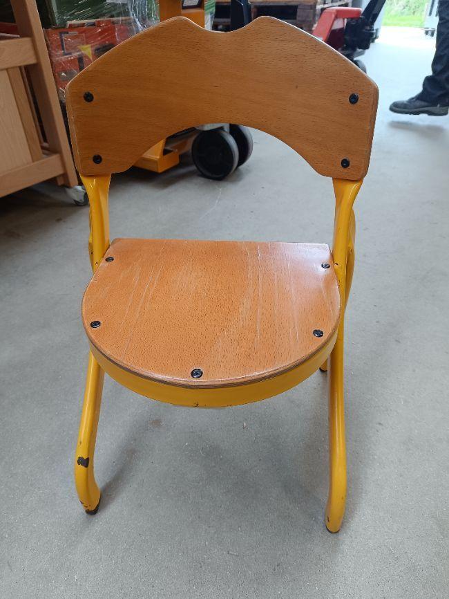 Chaise maternelle jaune 31 cm Bon état -  reconditionné disponible sur Label Emmaüs